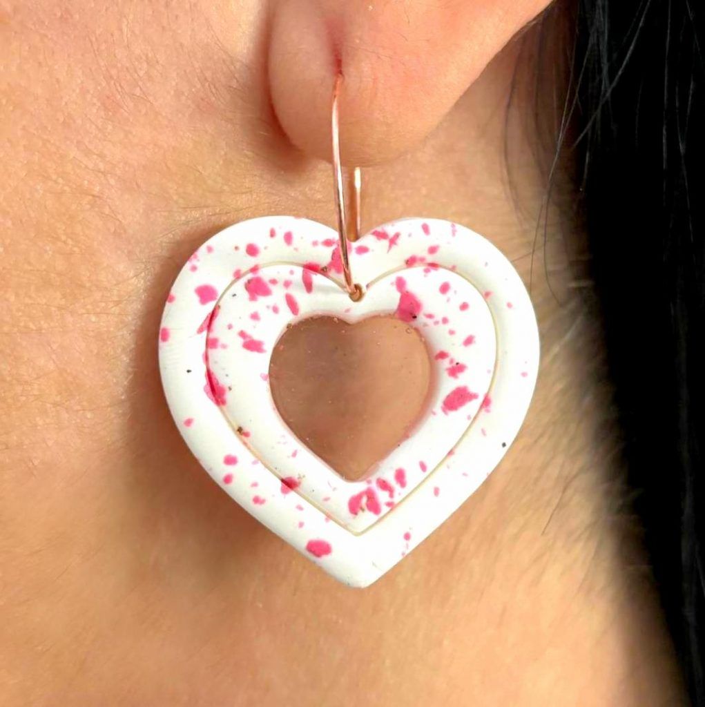 Pendientes de corazones en arcilla polimérica