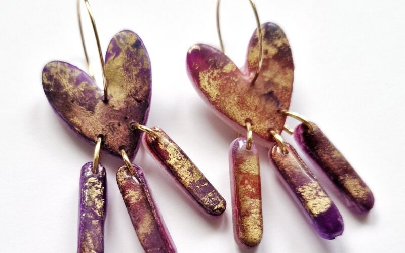 Pendientes de corazones mixed-media en arcilla polimérica
