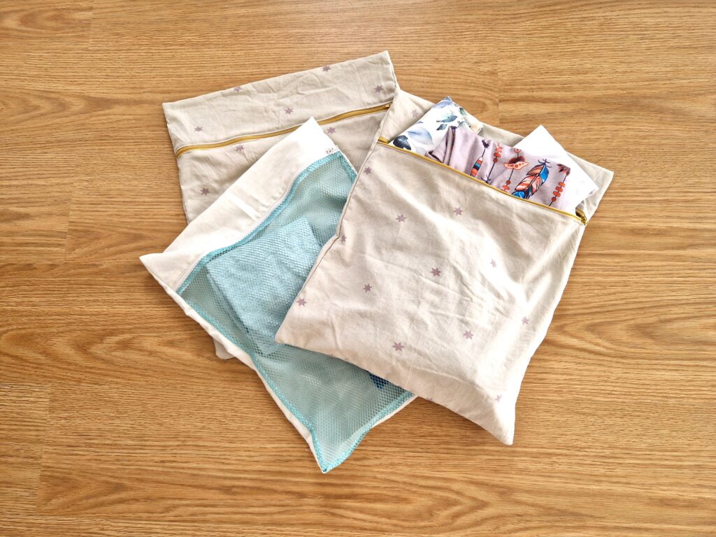 cómo hacer bolsas de viaje para la ropa sucia